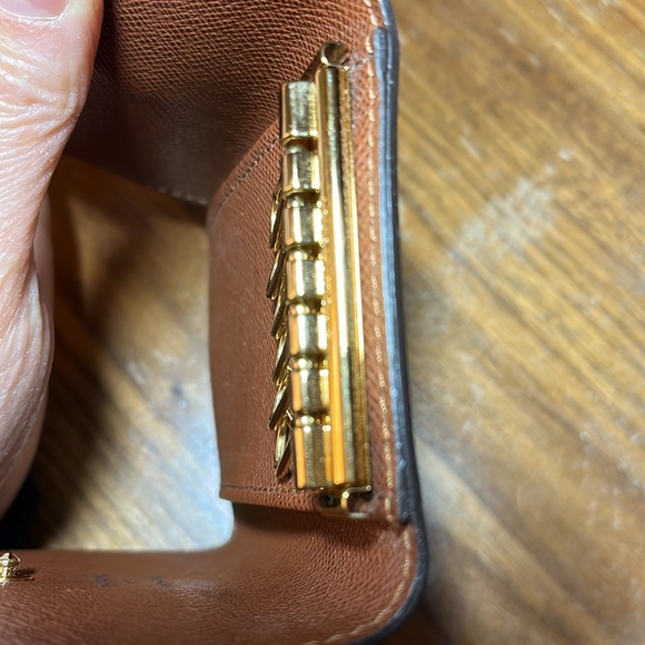 Louis Vuitton 6 Key Holder Monogram
*Authentic* - Picture 12 of 12